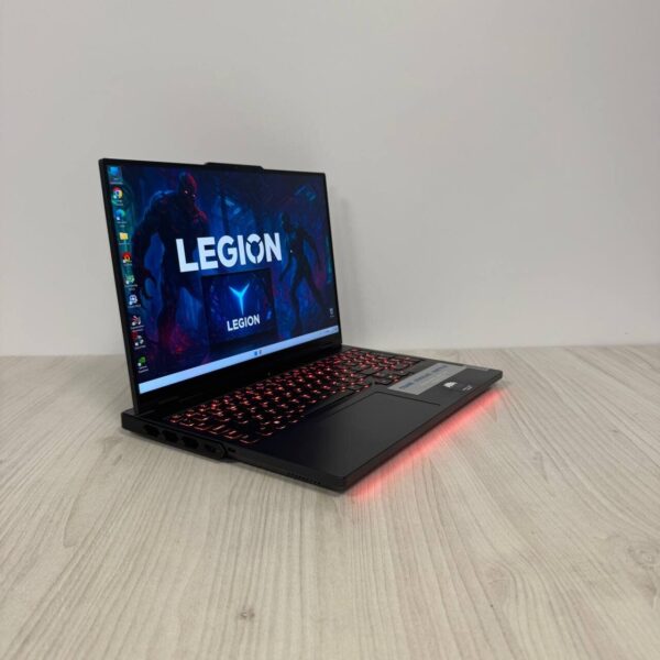 Ігровий ноутбук Б-клас Lenovo Legion Pro 7 16IRX8H / 16" (2560x1600) IPS / Intel Core i9-13900HX (24 (32) ядра по 3.9 - 5.4 GHz) / 32 GB DDR5 / 1000 GB SSD NVMe / nVidia GeForce RTX 4090, 16 GB GDDR6, 256-bit / WebCam - Зображення 4