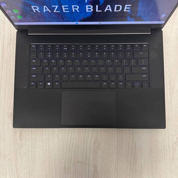 Ігровий ноутбук Б-клас Razer Blade 15 Gaming RZ09-0410 / 15.6" (2560x1440) IPS / Intel Core i7-11800H (8 (16) ядра по 2.3 - 4.6 GHz) / 16 GB DDR4 / 512 GB SSD NVMe / nVidia GeForce RTX 3070, 8 GB GDDR6, 256-bit / WebCam - Зображення 7