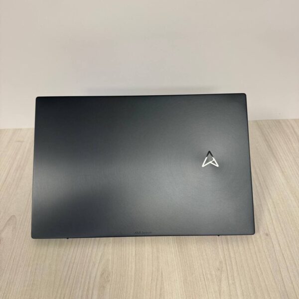 Ігровий ноутбук Asus ZenBook Pro 17 UM6702R / 17.3" (2560x1440) IPS Touch / AMD Ryzen 7 6800H (8 (16) ядер по 3.2 - 4.7 GHz) / 16 GB DDR5 / 512 GB SSD NVMe / nVidia GeForce RTX 3050, 4 GB GDDR6, 128-bit / WebCam - Зображення 3