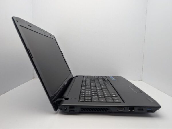 Ноутбук Medion Akoya P6624 / 15.6" (1366x768) TN / Intel Core i3-370M (2 (4) ядра по 2.4 - 2.5 GHz) / 6 GB DDR3 / 750 GB HDD / nVidia GeForce GT 425M, 1 GB GDDR3, 128-bit / WebCam / АКБ не тримає - Зображення 4