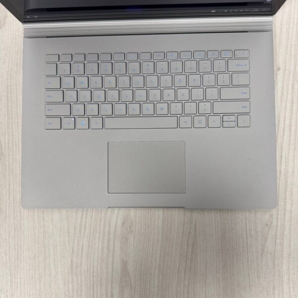 Ігровий ультрабук-трансформер Б-клас Microsoft Surface Book 2 / 15.0" (3240x2160) IPS Touch / Intel Core i7-8650U (4 (8) ядра по 1.9 - 4.2 GHz) / 16 GB DDR3 / 256 GB SSD NVMe / nVidia GeForce GTX 1060, 6 GB GDDR5, 192-bit / WebCam - Зображення 7
