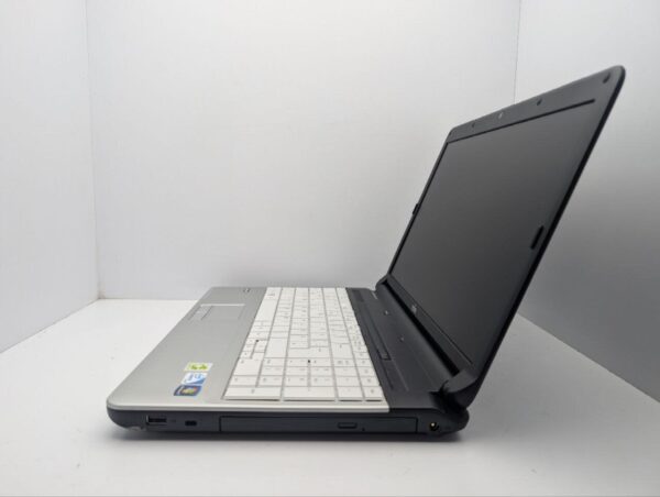 Ноутбук Fujitsu Lifebook A530 / 15" (1366x768) TN / Intel Core i3-370M (2 (4) ядра по 2.4 GHz) / 6 GB DDR3 / 120 GB SSD / Intel HD Graphics / WebCam / DVD-ROM - Зображення 5
