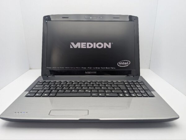 Ноутбук Medion Akoya P6812 / 15.6" (1366x768) TN / Intel Core i3-2330M (2 (4) ядра по 2.2 GHz) / 6 GB DDR3 / 500 GB HDD / nVidia GeForce GT 555M, 1 GB GDDR3, 128-bit / WebCam / DVD-ROM - Зображення 3