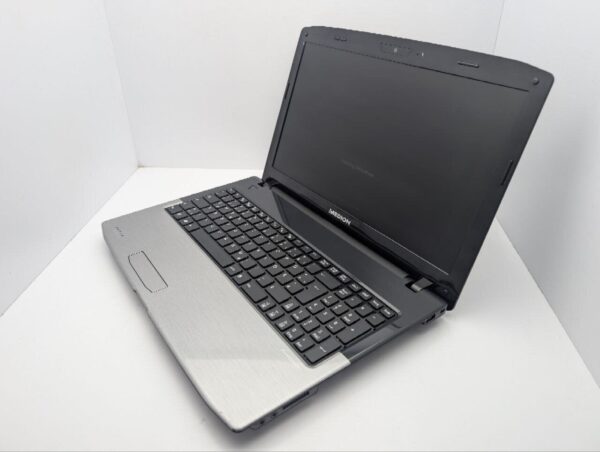 Ноутбук Medion Akoya P6812 / 15.6" (1366x768) TN / Intel Core i3-2330M (2 (4) ядра по 2.2 GHz) / 6 GB DDR3 / 500 GB HDD / nVidia GeForce GT 555M, 1 GB GDDR3, 128-bit / WebCam / DVD-ROM - Зображення 7