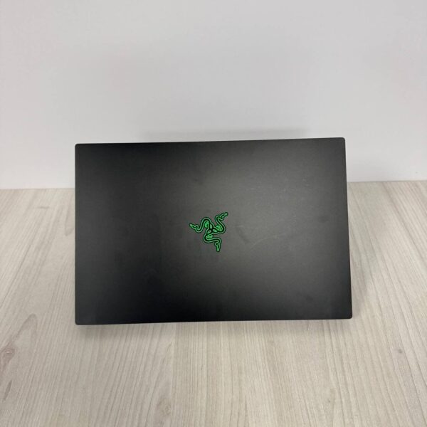 Ігровий ноутбук Б-клас Razer Blade 15 RZ09-0409 / 15.6" (1920x1080) IPS / Intel Core i7-10875H (8 (16) ядер по 2.3 - 5.1 GHz) / 16 GB DDR4 / 1000 GB SSD NVMe / nVidia GeForce RTX 2080 Super Max-Q, 8 GB GDDR6, 256-bit / WebCam - Зображення 3