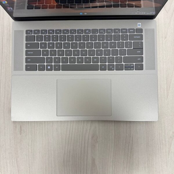 Ноутбук Б-клас Dell Inspiron 16 5620 / 16" (1920x1200) IPS Touch / Intel Core i7-1260U (10 (12) ядер по 1.1 - 4.7 GHz) / 16 GB DDR4 / 512 GB SSD NVMe / nVidia GeForce MX570 A, 2 GB GDDR6, 64-bit / WebCam - Зображення 7
