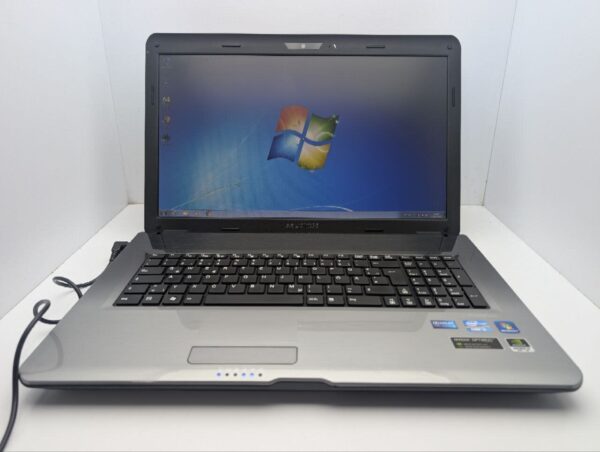 Ноутбук Medion Akoya P7624 / 17.3" (1600x900) TN / Intel Core i5-2450M (2 (4) ядра по 2.5 - 3.1 GHz) / 6 GB DDR3 / 1000 GB HDD / nVidia GeForce GT 630M, 1 GB GDDR3, 128-bit / WebCam / АКБ не держит - Зображення 2