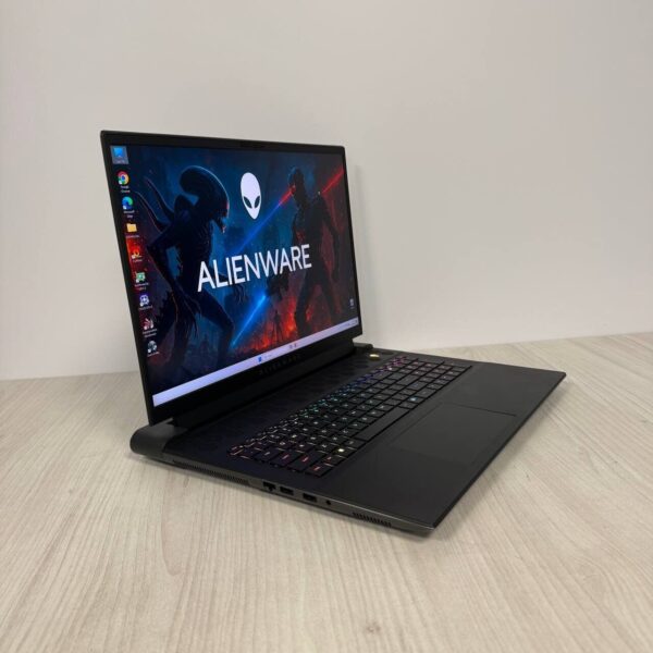 Ігровий ноутбук Dell Alienware m18 R1 / 18" (2560x1600) IPS / Intel Core i9-13900HX (24 (32) ядер по 2.2 - 5.4 GHz) / 32 GB DDR5 / 1000 GB SSD NVMe / nVidia GeForce RTX 4080, 12 GB GDDR6, 192-bit / WebCam - Зображення 4