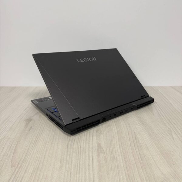 Ігровий ноутбук Б-клас Lenovo Legion 5 Pro 16ARH7H / 16" (2560x1600) IPS / AMD Ryzen 7 6800H (8 (16) ядер по 3.2 - 4.7 GHz) / 16 GB DDR5 / 1000 GB SSD NVMe / nVidia GeForce RTX 3070 Ti, 8 GB GDDR6, 256-bit / WebCam - Зображення 6