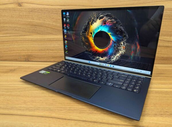 Ігровий ноутбук Asus ZenBook UX534F / 15.6" (1920x1080) IPS / Intel Core i7-10510U (4 (8) ядра по 1.8 - 4.9 GHz) / 16 GB DDR4 / 1000 GB SSD / nVidia GeForce GTX 1650, 4 GB GDDR5, 128-bit / WebCam / Windows 11 - Зображення 5