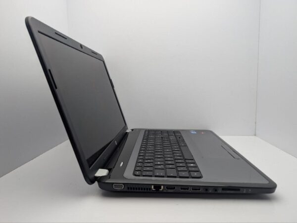 Ноутбук HP Pavillion G7 / 17.3" (1600x900) TN / Intel Core i5-2430M (2 (4) ядра по 2.4 - 3.0 GHz) / 6 GB DDR3 / 500 GB HDD / AMD Radeon HD 6450M, 1 GB GDDR3, 64-bit / WebCam / DVD-ROM - Зображення 4