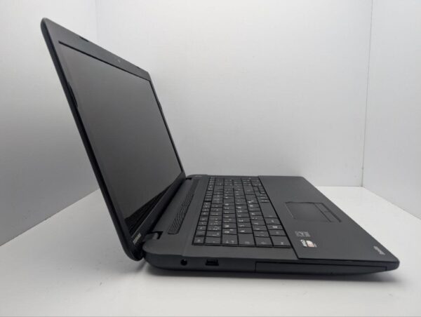 Ноутбук Toshiba Satellite C70D-A / 17.3" (1600x900) TN / AMD E1-2100 (2 ядра по 1.0 GHz) / 8 GB DDR3 / 120 GB SSD / AMD Radeon HD 8210 Graphics / Web-cam - Зображення 4