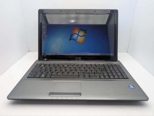 Ноутбук Asus A52F / 15.6" (1366x768) TN / Intel Core i3-380M (2 (4) ядра по 2.5 GHz) / 6 GB DDR3 / 120 GB SSD / Intel Graphics / WebCam / DVD-ROM - Зображення 2