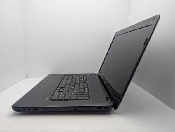Ноутбук Medion Akoya E7214 / 17.3" (1600x900) TN / Intel Core i5-480M (2 (4) ядра по 2.66 - 2.93 GHz) / 6 GB DDR3 / 750 GB HDD / Intel Graphics / WebCam / DVD-ROM - Зображення 5