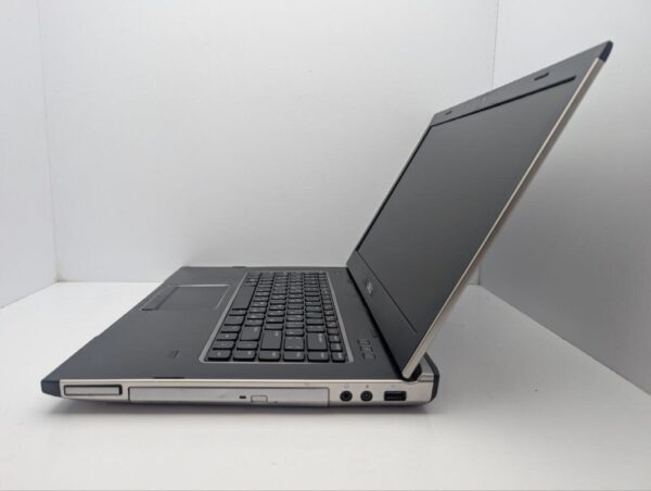 Ноутбук Dell Vostro 3550 / 15.6" (1366x768) TN / Intel Core i5-2410M (2 (4) ядра по 2.3 - 2.9 GHz) / 8 GB DDR3 / 240 GB SSD / Intel HD Graphics 3000 / WebCam / DVD-ROM / АКБ не тримає - Зображення 5