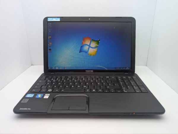 Ноутбук Toshiba Satellite C870 / 17.3" (1600x900) TN / Intel Core i3-2350M (2 (4) ядра по 2.3 GHz) / 6 GB DDR3 / 1000 GB HDD / Intel HD Graphics 3000 / WebCam - Зображення 2