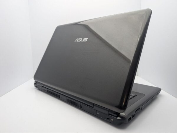 Ноутбук Asus K70 / 17.3" (1600x900) TN / Intel Core 2 Duo T6600 (2 ядра по 2.2 GHz) / 4 GB DDR2 / 320 GB HDD / nVidia GeForce 220M, 1 GB GDDR2, 128-bit / WebCam / DVD-ROM - Зображення 7