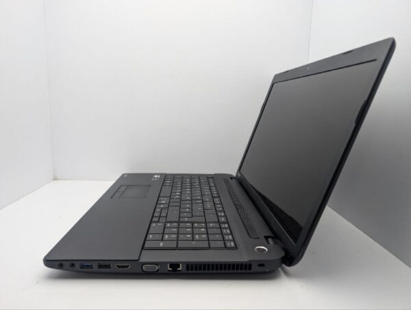 Ноутбук Toshiba Satellite C70D-A / 17.3" (1600x900) TN / AMD E1-2100 (2 ядра по 1.0 GHz) / 8 GB DDR3 / 120 GB SSD / AMD Radeon HD 8210 Graphics / Web-cam - Зображення 5