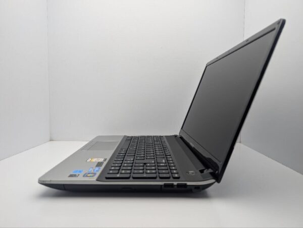 Ноутбук Samsung NP300E5A / 15.6" (1366x768) TN / Intel Core i3-2350M (2 (4) ядра по 2.3 GHz) / 6 GB DDR3 / 320 GB HDD / nVidia GeForce GT 520MX, 1 GB GDDR3, 64-bit / WebCam / DVD-ROM - Зображення 5
