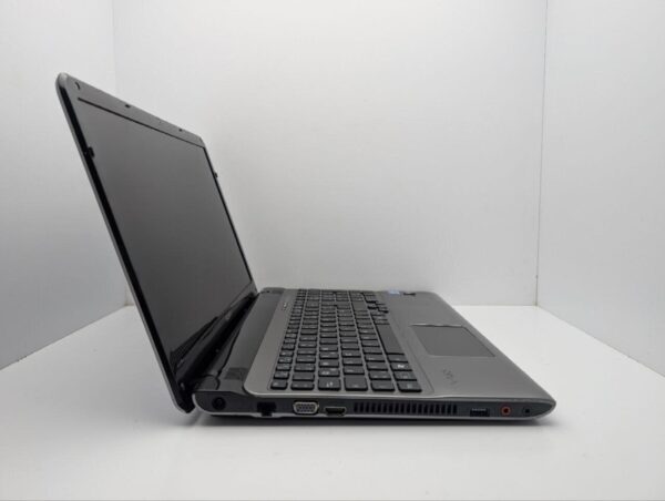 Ноутбук Sony VAIO SVE 151C / 15.6" (1366x768) TN / Intel Core i7-3612QM (4 (8) ядра по 2.1 - 3.1 GHz) / 8 GB DDR3 / 240 GB SSD / AMD Radeon HD 7550M, 1 GB GDDR3, 128-bit / WebCam / DVD-ROM - Зображення 4