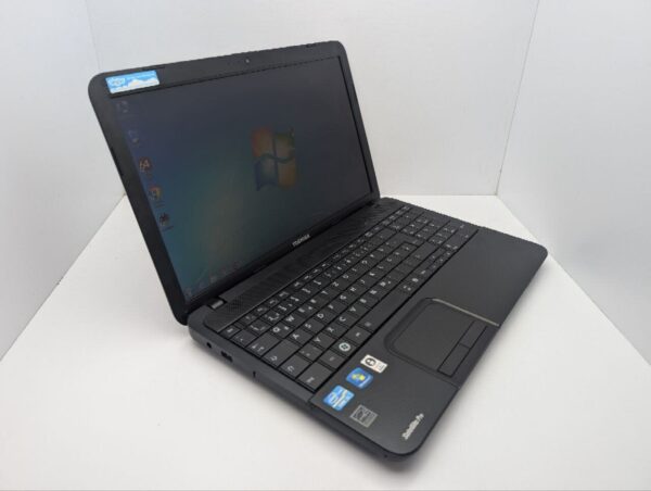 Ноутбук Toshiba Satellite C870 / 17.3" (1600x900) TN / Intel Core i3-2350M (2 (4) ядра по 2.3 GHz) / 6 GB DDR3 / 1000 GB HDD / Intel HD Graphics 3000 / WebCam - Зображення 6