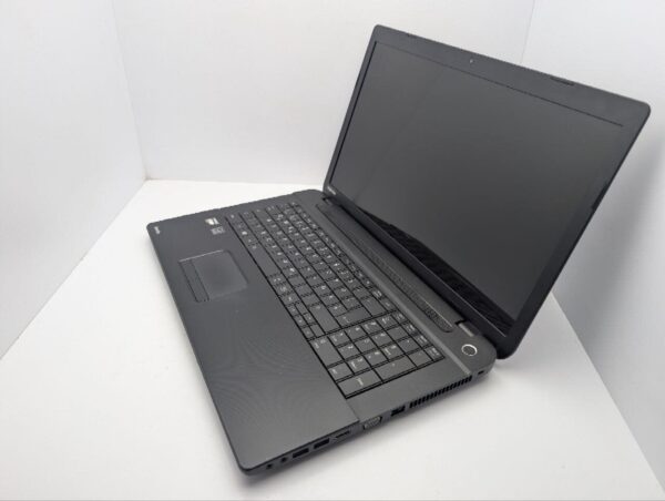 Ноутбук Toshiba Satellite C70D-A / 17.3" (1600x900) TN / AMD E1-2100 (2 ядра по 1.0 GHz) / 8 GB DDR3 / 120 GB SSD / AMD Radeon HD 8210 Graphics / Web-cam - Зображення 7