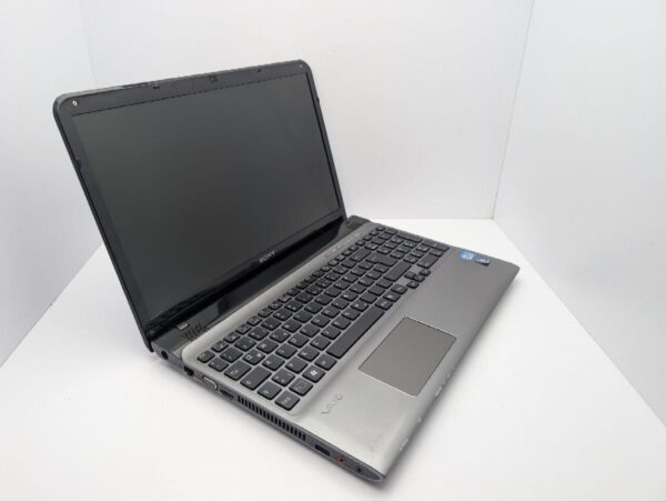 Ноутбук Sony VAIO SVE 151C / 15.6" (1366x768) TN / Intel Core i7-3612QM (4 (8) ядра по 2.1 - 3.1 GHz) / 8 GB DDR3 / 240 GB SSD / AMD Radeon HD 7550M, 1 GB GDDR3, 128-bit / WebCam / DVD-ROM - Зображення 6