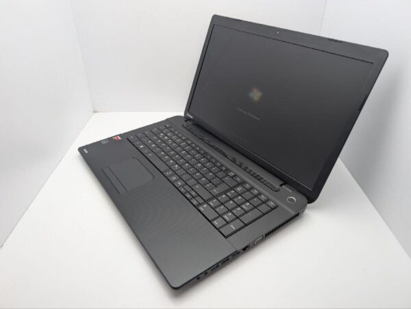 Ноутбук Toshiba Satellite C70D-B / 17.3" (1600x900) TN / AMD A4-5000 (4 ядра по 1.5 GHz) / 8 GB DDR3 / 750 GB HDD / AMD Radeon HD 8330 Graphics / WebCam / DVD-ROM - Зображення 7