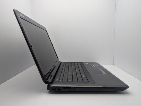 Ноутбук Asus K70 / 17.3" (1600x900) TN / Intel Core 2 Duo T6600 (2 ядра по 2.2 GHz) / 4 GB DDR2 / 320 GB HDD / nVidia GeForce 220M, 1 GB GDDR2, 128-bit / WebCam / DVD-ROM - Зображення 3