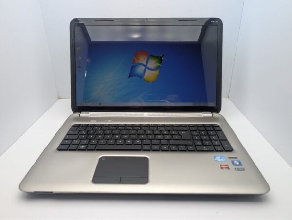 Ноутбук HP Pavilion dv7-6c30eg / 17.3" (1600x900) TN / Intel Core i7-2670QM (4 (8) ядра по 2.2 - 3.1 GHz) / 6 GB DDR3 / 1000 GB HDD / AMD Radeon HD 6770M, 1 GB GDDR5, 128-bit / WebCam / DVD-ROM - Зображення 2