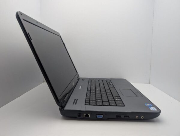 Ноутбук Acer Aspire 7715Z / 17.3" (1600x900) TN / Intel Pentium T4500 (2 ядра по 2.3 GHz) / 4 GB DDR3 / 250 GB HDD / Intel Graphics / WebCam / DVD-ROM / АКБ не тримає - Зображення 4