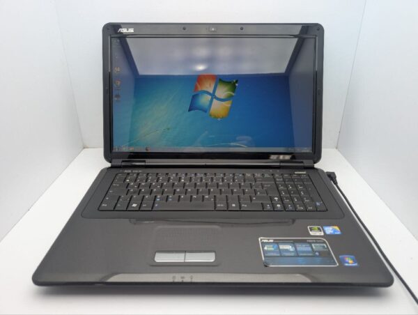 Ноутбук Asus K70 / 17.3" (1600x900) TN / Intel Core 2 Duo T6600 (2 ядра по 2.2 GHz) / 4 GB DDR2 / 320 GB HDD / nVidia GeForce 220M, 1 GB GDDR2, 128-bit / WebCam / DVD-ROM - Зображення 2
