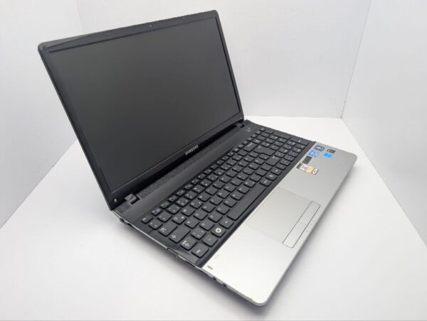 Ноутбук Samsung NP300E5A / 15.6" (1366x768) TN / Intel Core i3-2350M (2 (4) ядра по 2.3 GHz) / 6 GB DDR3 / 320 GB HDD / nVidia GeForce GT 520MX, 1 GB GDDR3, 64-bit / WebCam / DVD-ROM - Зображення 6