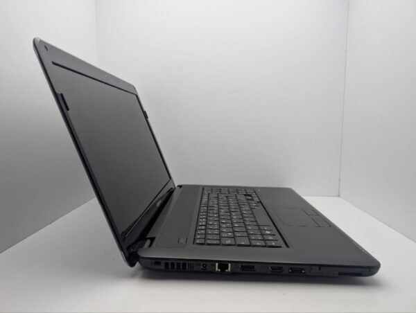 Ноутбук Medion Akoya E7214 / 17.3" (1600x900) TN / Intel Core i5-480M (2 (4) ядра по 2.66 - 2.93 GHz) / 6 GB DDR3 / 750 GB HDD / Intel Graphics / WebCam / DVD-ROM - Зображення 4