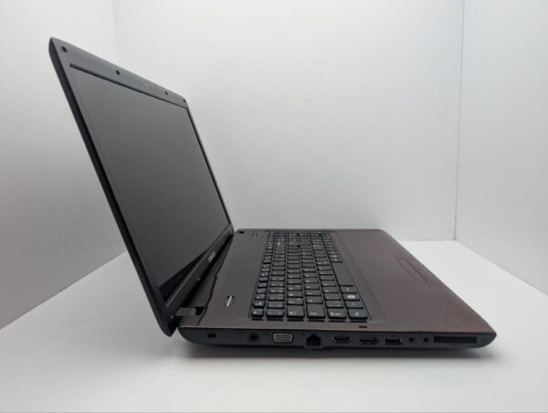 Ноутбук Samsung R780 / 17.3" (1600x900) TN / Intel Core i3-350M (2 (4) ядра по 2.2 GHz) / 6 GB DDR3 / 500 GB HDD / nVidia GeForce GT 330M, 1 GB GDDR3, 128-bit / WebCam / DVD-ROM - Зображення 4