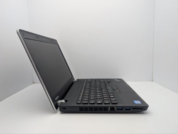 Ноутбук Lenovo ThinkPad E330 / 13.3" (1366x768) TN / Intel Core i3-3120M (2 (4) ядра по 2.5 GHz) / 6 GB DDR3 / 250 GB HDD / Intel HD Graphics 4000 / WebCam / АКБ не тримає - Зображення 3