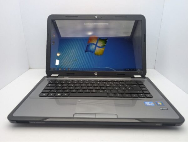 Ноутбук HP Pavillion g6-1340eg / 15.6" (1366x768) TN / Intel Core i5-2450M (2 (4) ядра по 2.5 - 3.1 GHz) / 8 GB DDR3 / 1000 GB HDD / Intel HD Graphics 3000 / WebCam / DVD-ROM - Зображення 2