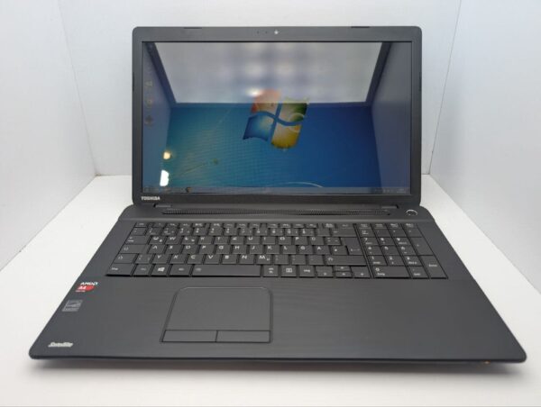 Ноутбук Toshiba Satellite C70D-B / 17.3" (1600x900) TN / AMD A4-5000 (4 ядра по 1.5 GHz) / 8 GB DDR3 / 750 GB HDD / AMD Radeon HD 8330 Graphics / WebCam / DVD-ROM - Зображення 2
