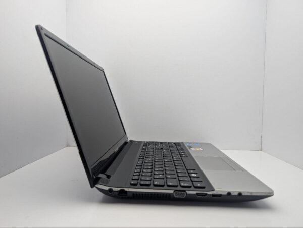 Ноутбук Samsung NP300E5A / 15.6" (1366x768) TN / Intel Core i3-2350M (2 (4) ядра по 2.3 GHz) / 6 GB DDR3 / 320 GB HDD / nVidia GeForce GT 520MX, 1 GB GDDR3, 64-bit / WebCam / DVD-ROM - Зображення 4