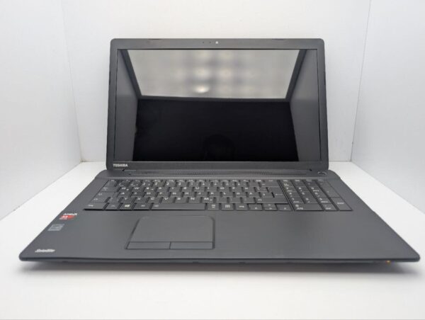 Ноутбук Toshiba Satellite C70D-B / 17.3" (1600x900) TN / AMD A4-5000 (4 ядра по 1.5 GHz) / 8 GB DDR3 / 750 GB HDD / AMD Radeon HD 8330 Graphics / WebCam / DVD-ROM - Зображення 3