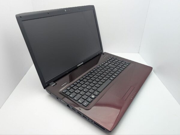 Ноутбук Samsung R780 / 17.3" (1600x900) TN / Intel Core i3-350M (2 (4) ядра по 2.2 GHz) / 6 GB DDR3 / 500 GB HDD / nVidia GeForce GT 330M, 1 GB GDDR3, 128-bit / WebCam / DVD-ROM - Зображення 6