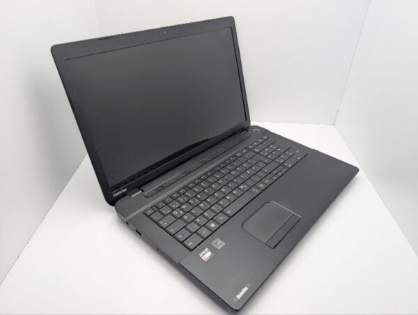 Ноутбук Toshiba Satellite C70D-A / 17.3" (1600x900) TN / AMD E1-2100 (2 ядра по 1.0 GHz) / 8 GB DDR3 / 120 GB SSD / AMD Radeon HD 8210 Graphics / Web-cam - Зображення 6