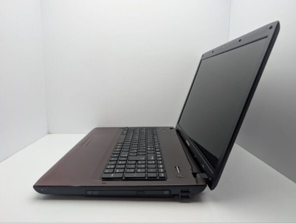 Ноутбук Samsung R780 / 17.3" (1600x900) TN / Intel Core i3-350M (2 (4) ядра по 2.2 GHz) / 6 GB DDR3 / 500 GB HDD / nVidia GeForce GT 330M, 1 GB GDDR3, 128-bit / WebCam / DVD-ROM - Зображення 5