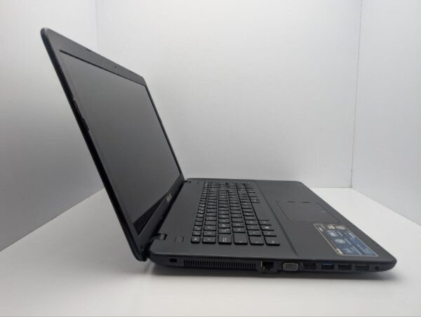Ноутбук Asus R752M / 17.3" (1600x900) TN / Intel Pentium N3540 (4 ядра по 2.16 - 2.66 GHz) / 8 GB DDR3 / 240 GB SSD / Intel HD Graphics / WebCam / DVD-ROM - Зображення 4