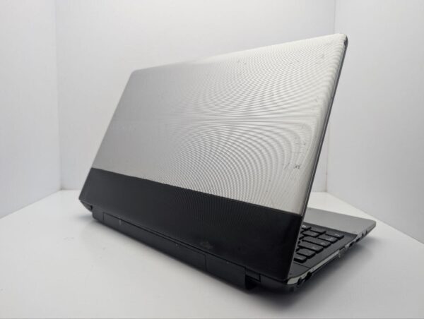 Ноутбук Samsung NP300E5A / 15.6" (1366x768) TN / Intel Core i3-2350M (2 (4) ядра по 2.3 GHz) / 6 GB DDR3 / 320 GB HDD / nVidia GeForce GT 520MX, 1 GB GDDR3, 64-bit / WebCam / DVD-ROM - Зображення 8