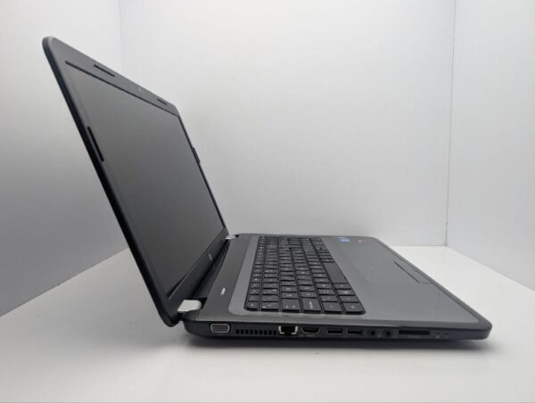 Ноутбук HP Pavillion g7-1206ss / 17.3" (1600x900) TN / Intel Core i5-2430M (2 (4) ядра по 2.4 - 3.0 GHz) / 6 GB DDR3 / 750 GB HDD / AMD Radeon HD 6470M, 1 GB GDDR3, 64-bit / WebCam / DVD-ROM - Зображення 4