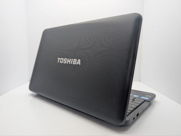 Ноутбук Toshiba Satellite C870 / 17.3" (1600x900) TN / Intel Core i3-2350M (2 (4) ядра по 2.3 GHz) / 6 GB DDR3 / 1000 GB HDD / Intel HD Graphics 3000 / WebCam - Зображення 8
