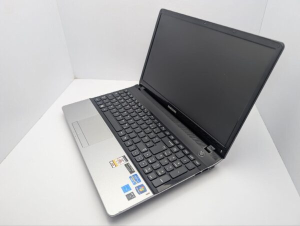 Ноутбук Samsung NP300E5A / 15.6" (1366x768) TN / Intel Core i3-2350M (2 (4) ядра по 2.3 GHz) / 6 GB DDR3 / 320 GB HDD / nVidia GeForce GT 520MX, 1 GB GDDR3, 64-bit / WebCam / DVD-ROM - Зображення 7
