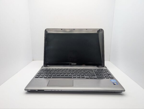Ноутбук Sony VAIO SVE 151C / 15.6" (1366x768) TN / Intel Core i7-3612QM (4 (8) ядра по 2.1 - 3.1 GHz) / 8 GB DDR3 / 240 GB SSD / AMD Radeon HD 7550M, 1 GB GDDR3, 128-bit / WebCam / DVD-ROM - Зображення 3