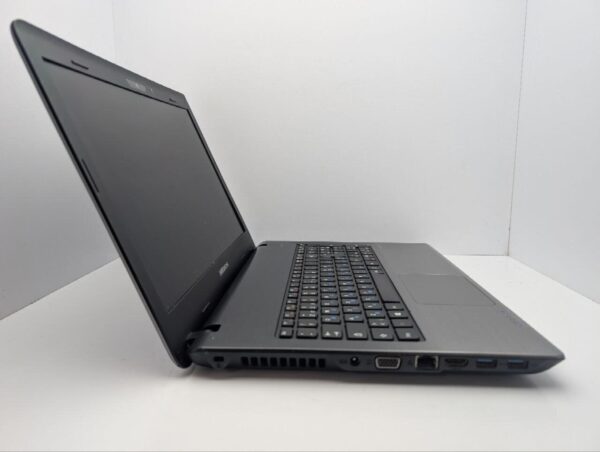 Ноутбук Medion Akoya E6232 / 15.6" (1366x768) TN / Intel Core i3-3110M (2 (4) ядра по 2.4 GHz) / 8 GB DDR3 / 750 GB HDD / Intel HD Graphics 4000 / WebCam / DVD-ROM - Зображення 3